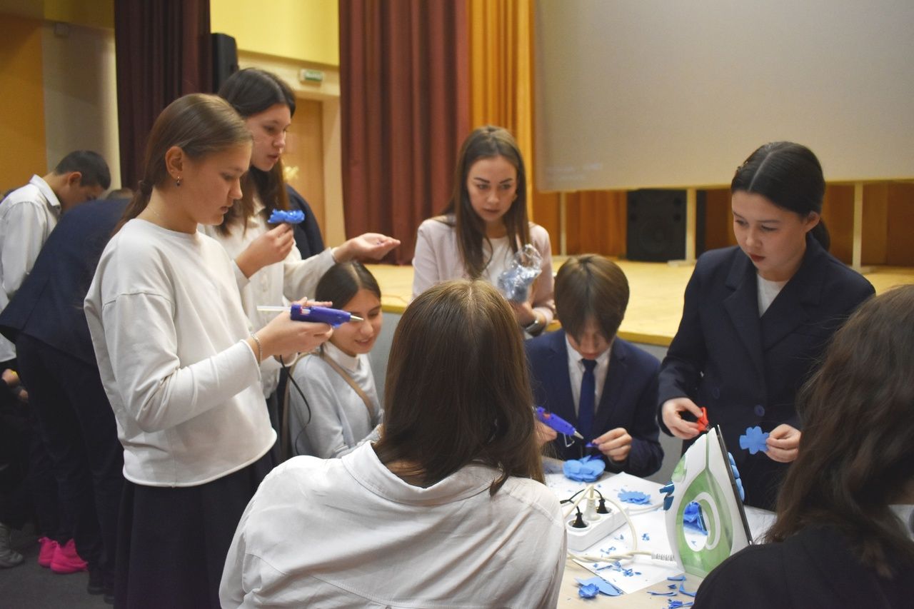 Азнакаевские школьники приготовили подарки для любимых мам