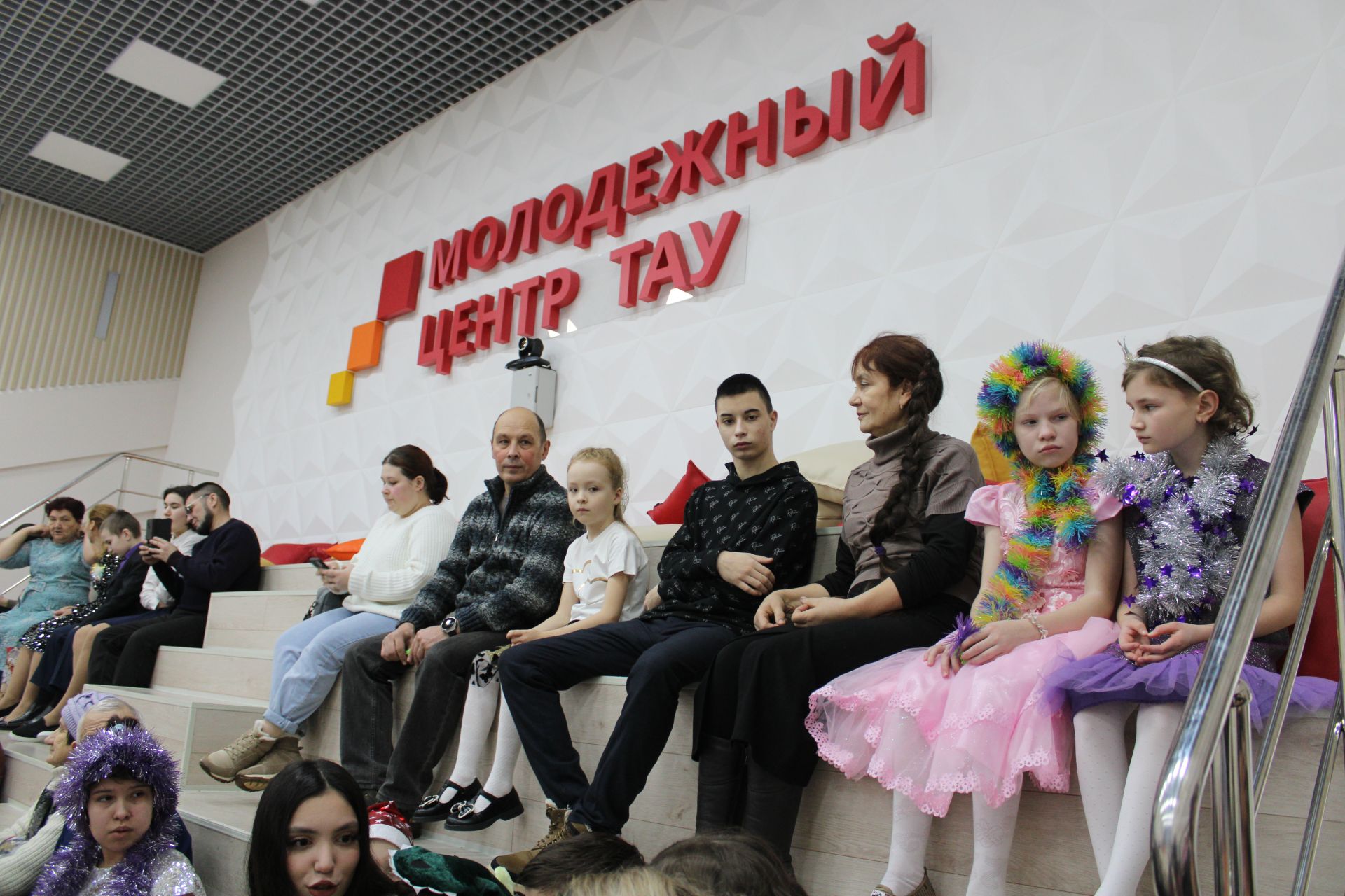 В Азнакаево провели новогодний праздник для детей — сирот
