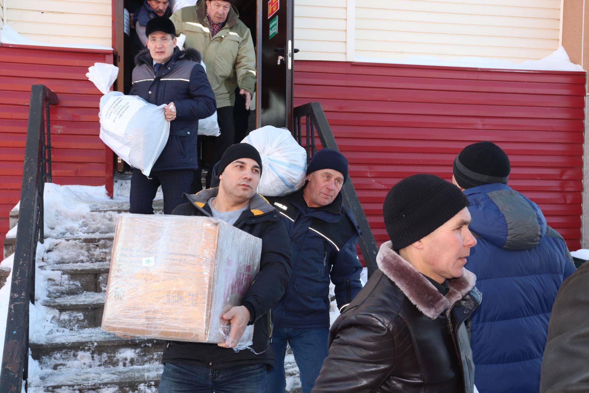Азнакаевцы отправили гуманитарную помощь в зону специальной военной операции
