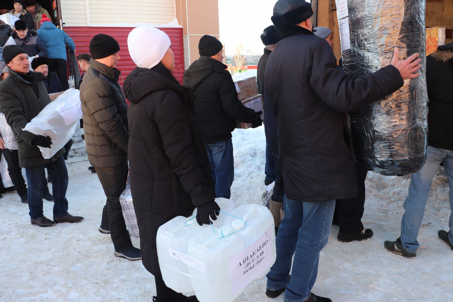 Азнакаевцы отправили гуманитарную помощь в зону специальной военной операции