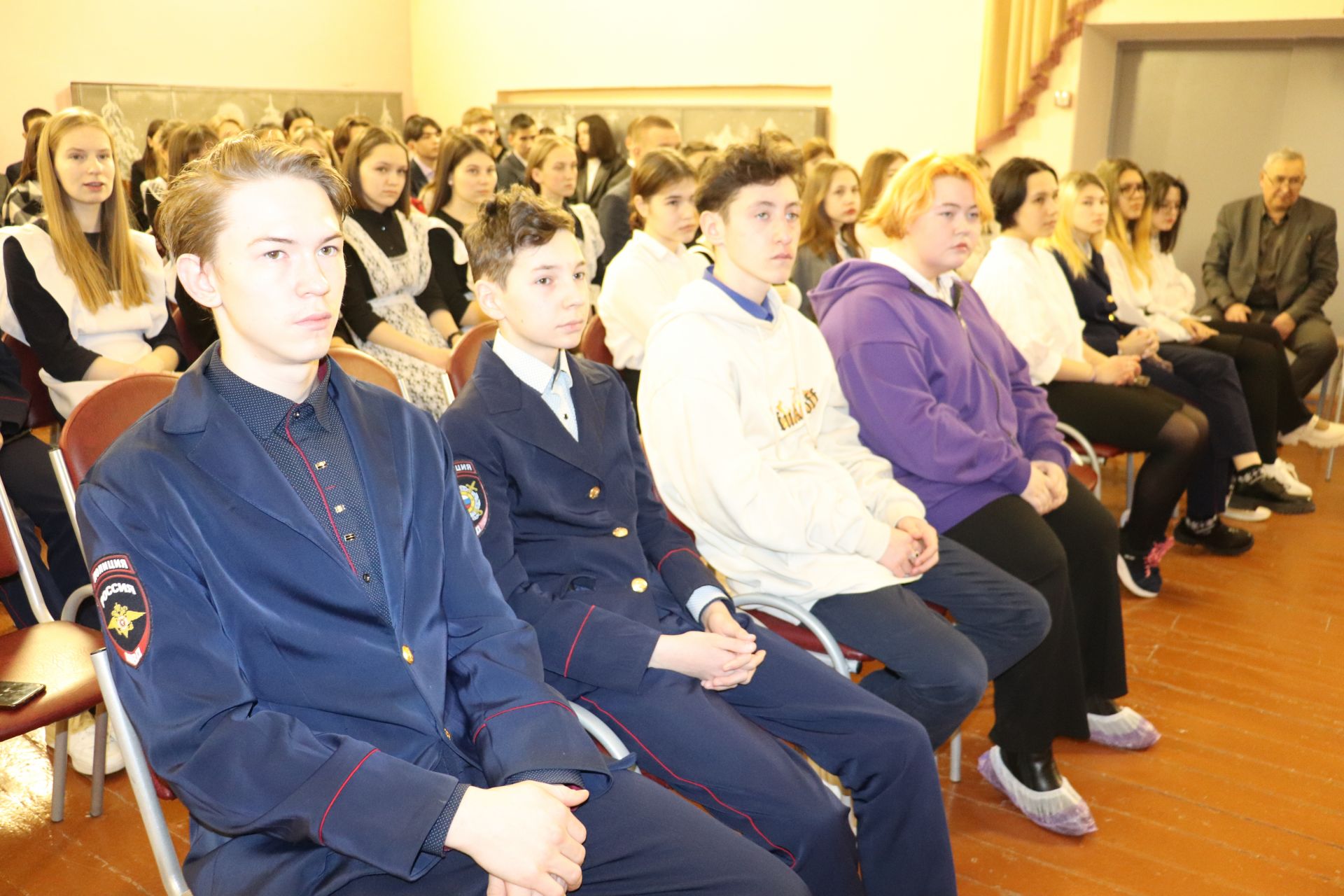 Азнакаевские школьники встретились с военными