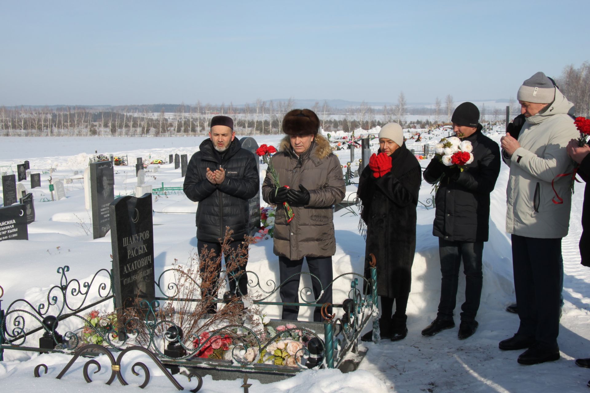 Азнакай районы җитәкчеләре Расих Шәкүровны искә алдылар