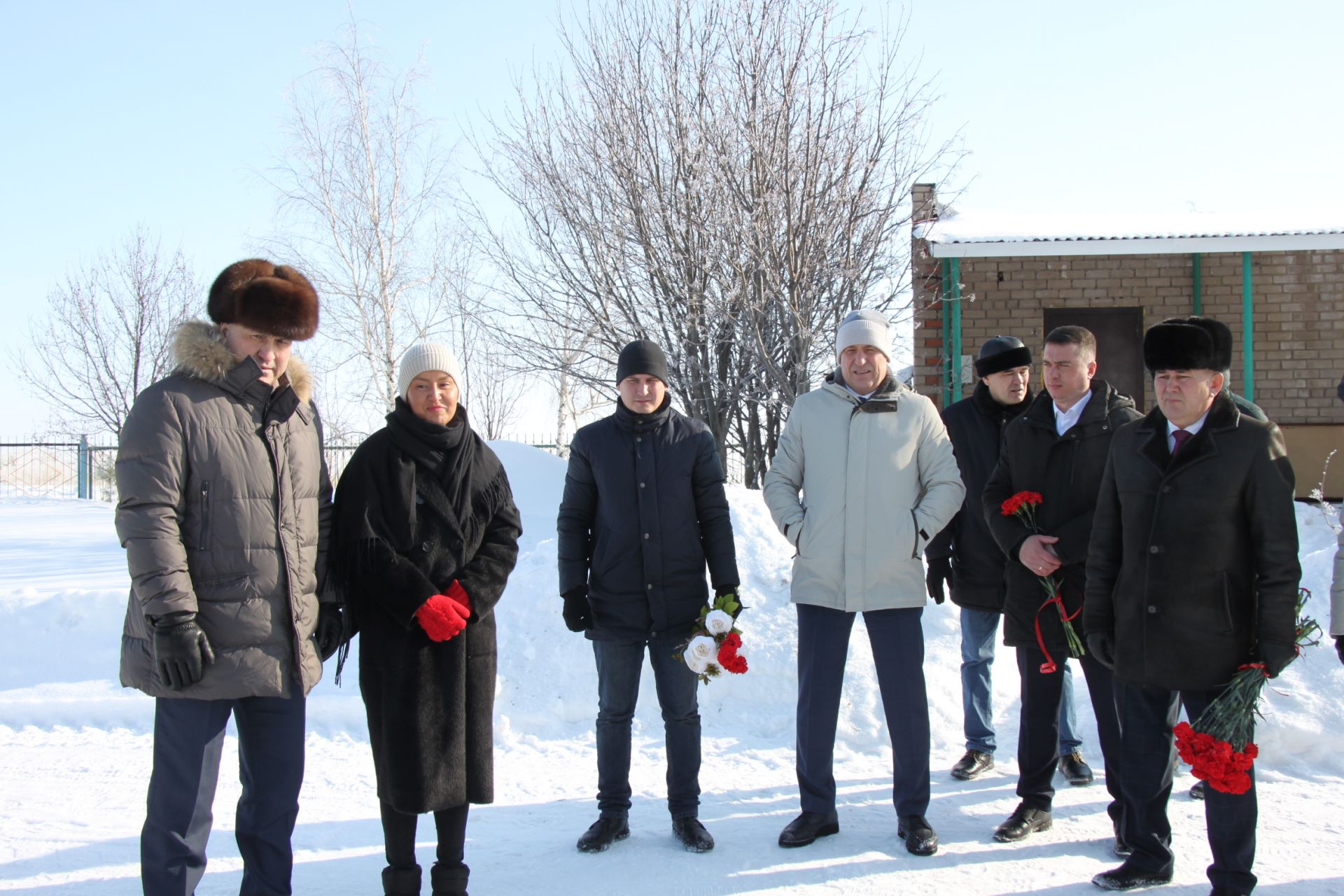 Руководители Азнакаевского района почтили память Расыха Шакурова