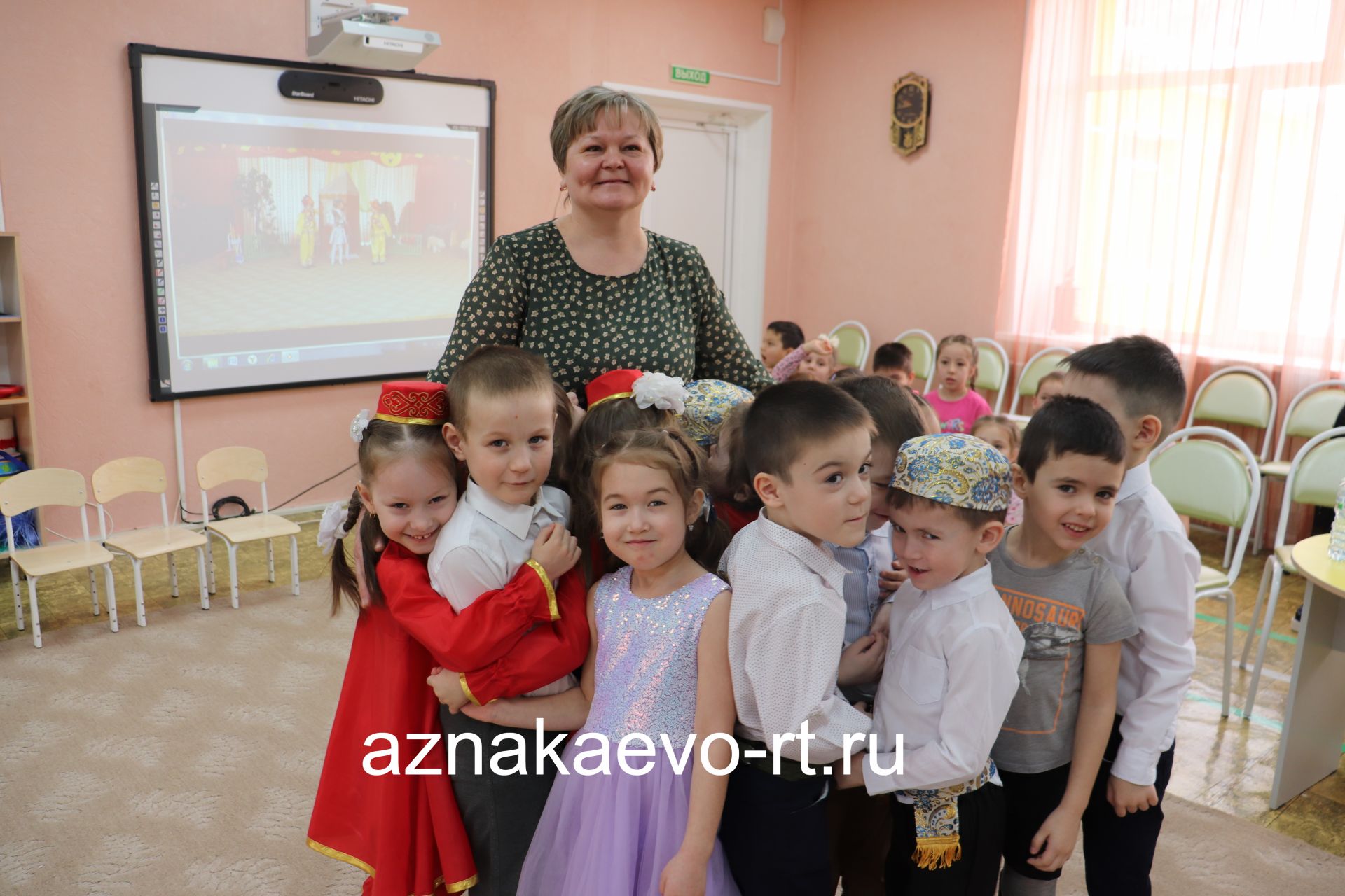 Азнакай шагыйрәләре “Салават күпере” балалар бакчасына кунакка килде