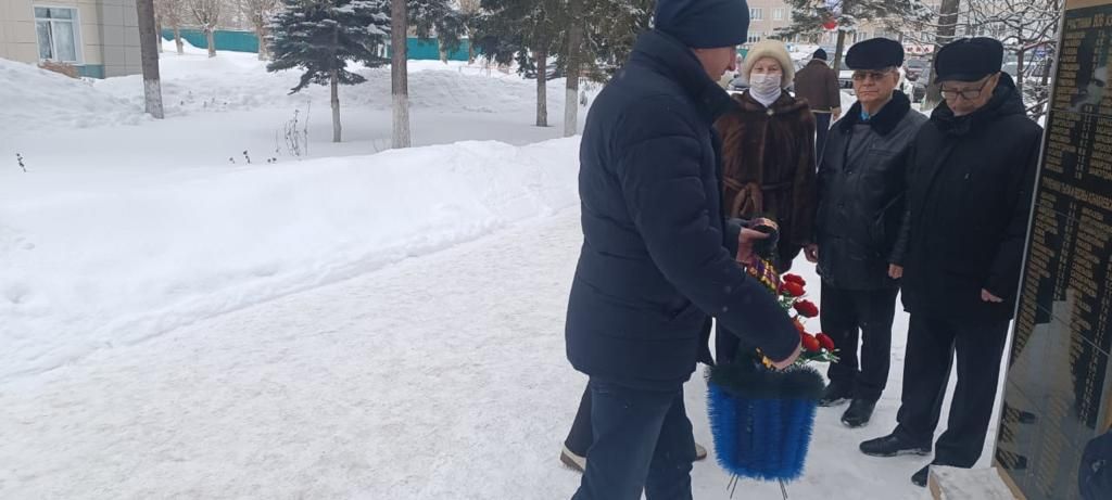 В Азнакаевской ЦРБ почтили память героев в честь Дня защитника Отечества