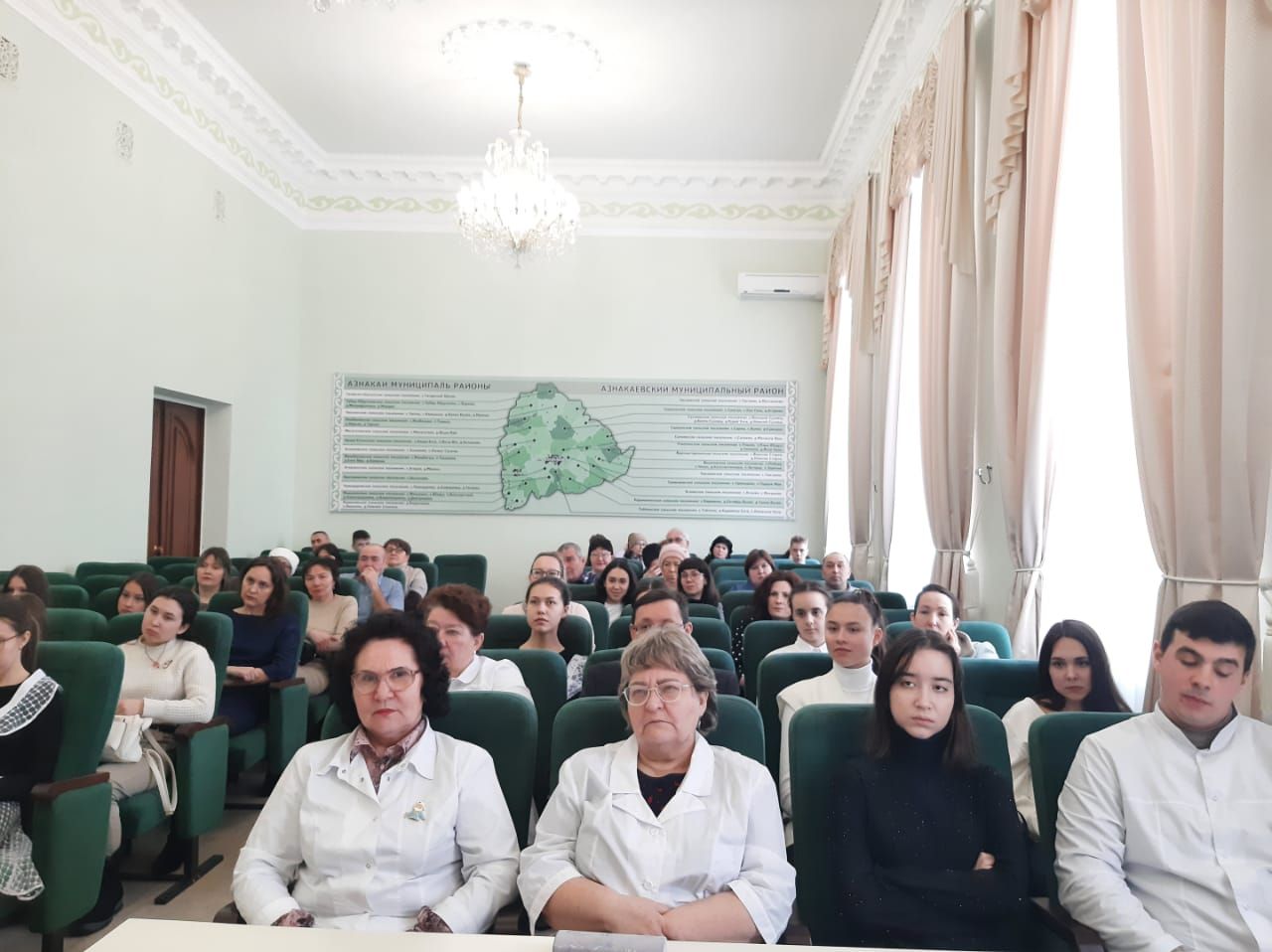 В Азнакаево будущие врачи встретились с руководителями и опытными наставниками