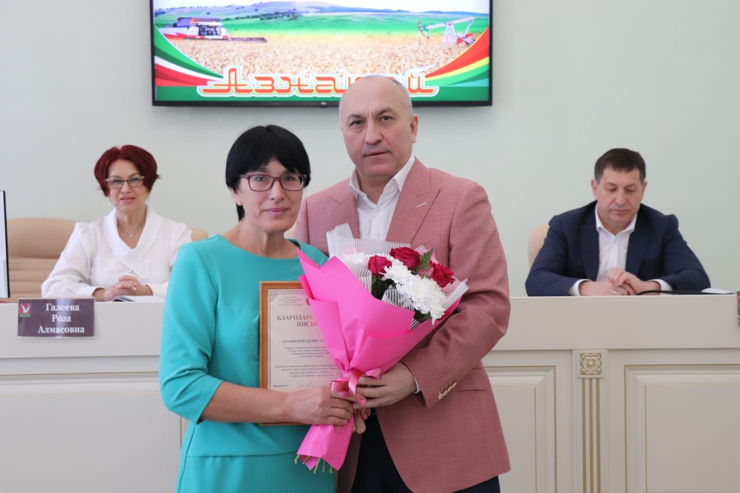 Татшуган авыл җирлеге Советы исеменнән Әхтәмова Энҗе Таһир кызын  олуг юбилее - 55 яшь тулган көне белән тәбрик итәбез