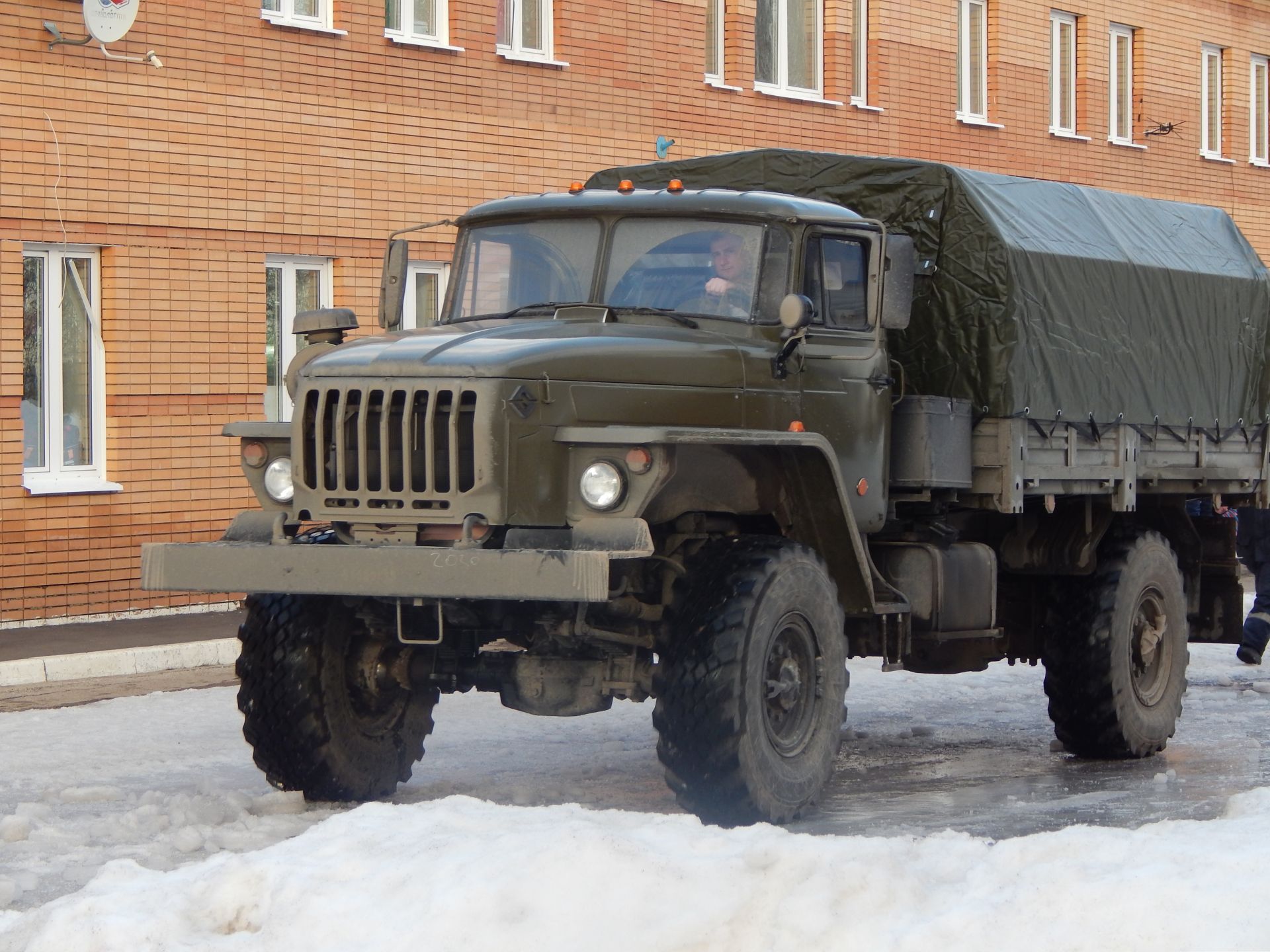 Азнакаевцы продолжают помогать участникам СВО