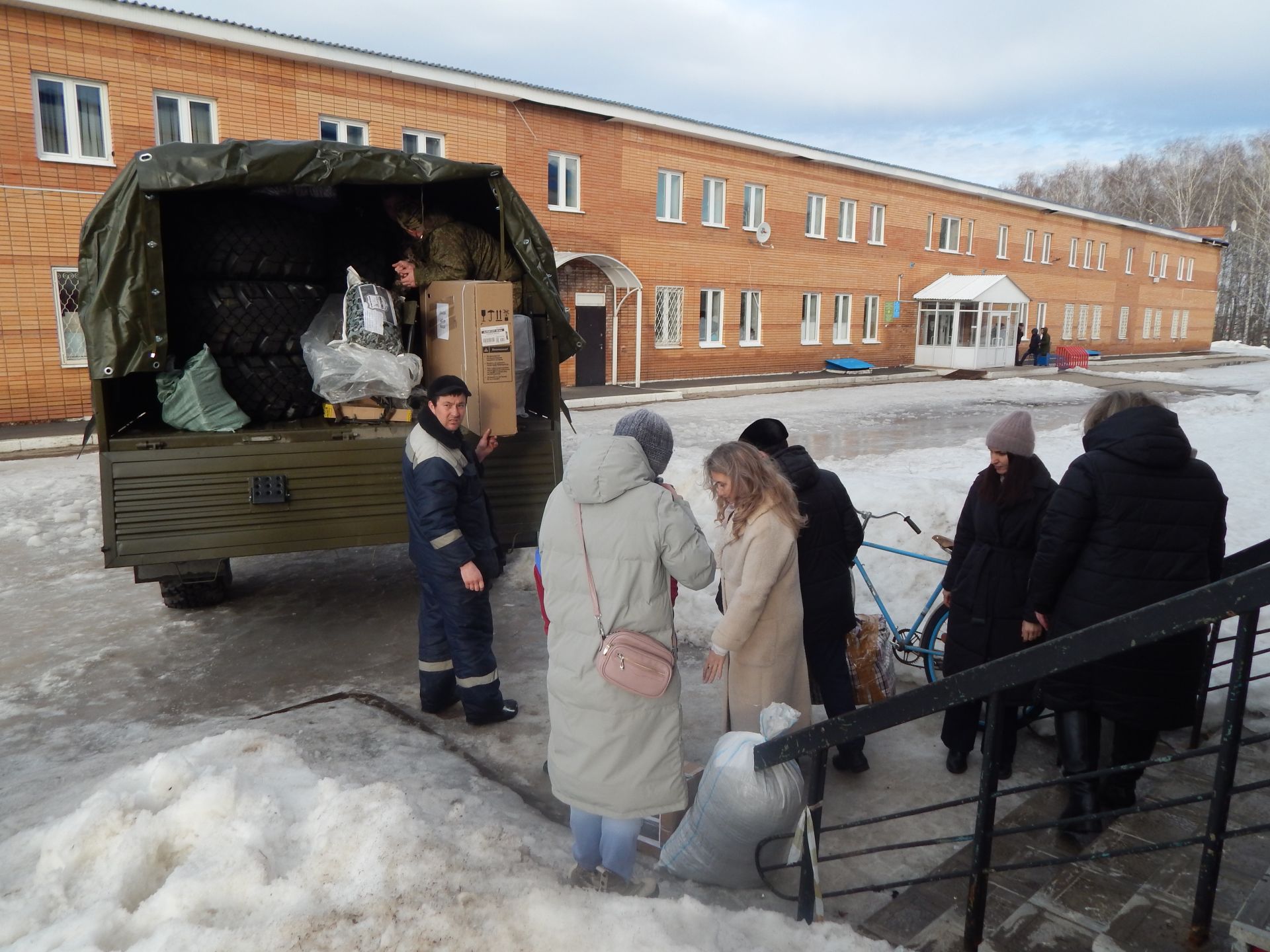 Азнакаевцы продолжают помогать участникам СВО