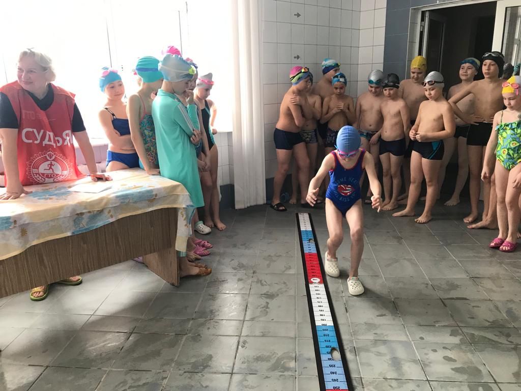 В Азнакаево прошли соревнования по плаванию