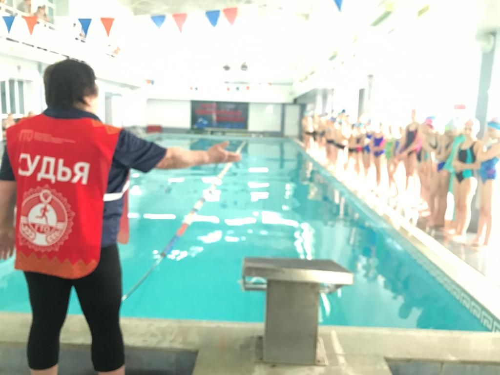В Азнакаево прошли соревнования по плаванию