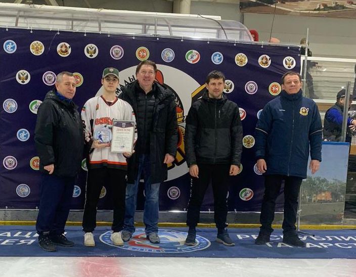 Азнакай хоккейчылары – Татарстан беренчелеге призерлары