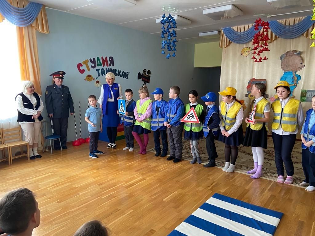 Азнакай балалары юл фәннәре мәктәбен узды