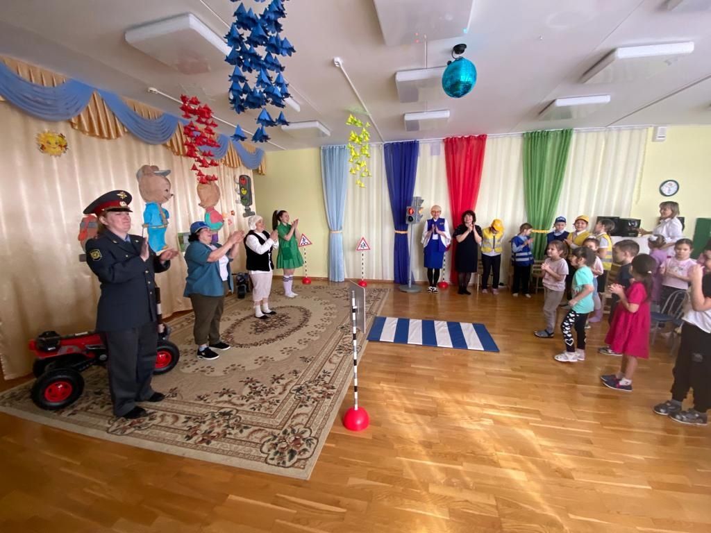 Азнакай балалары юл фәннәре мәктәбен узды