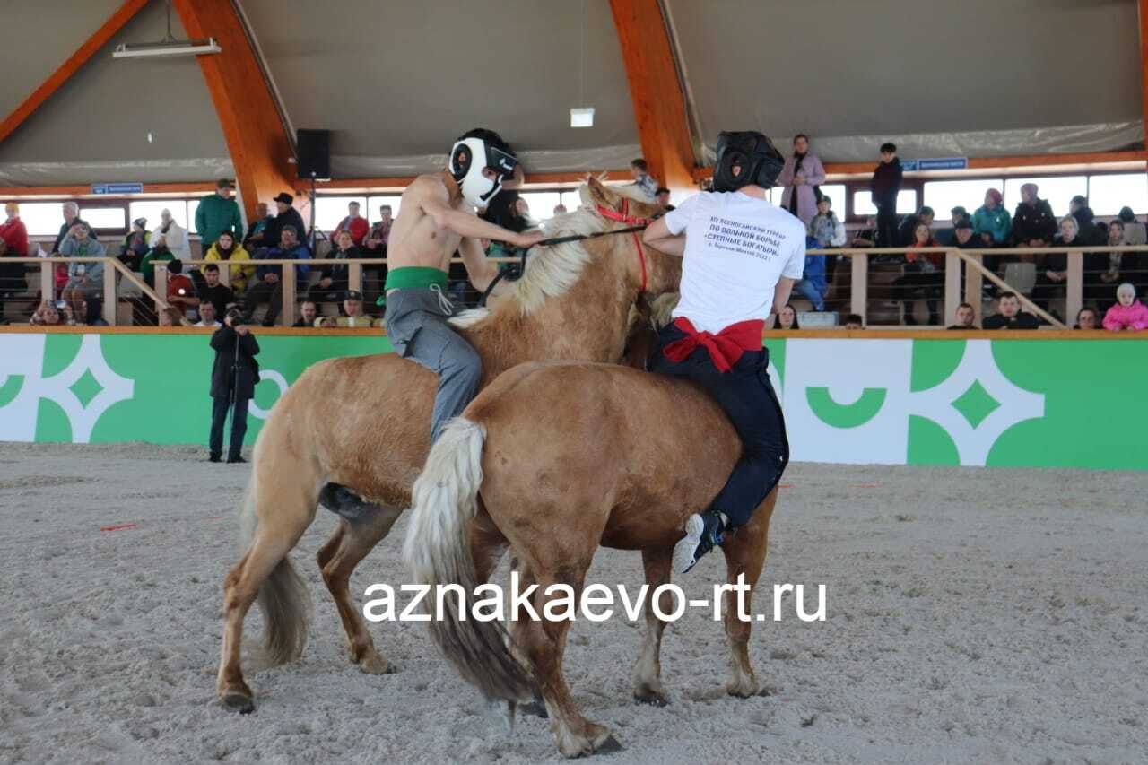 В Азнакаево прошли конноспортивные соревнования