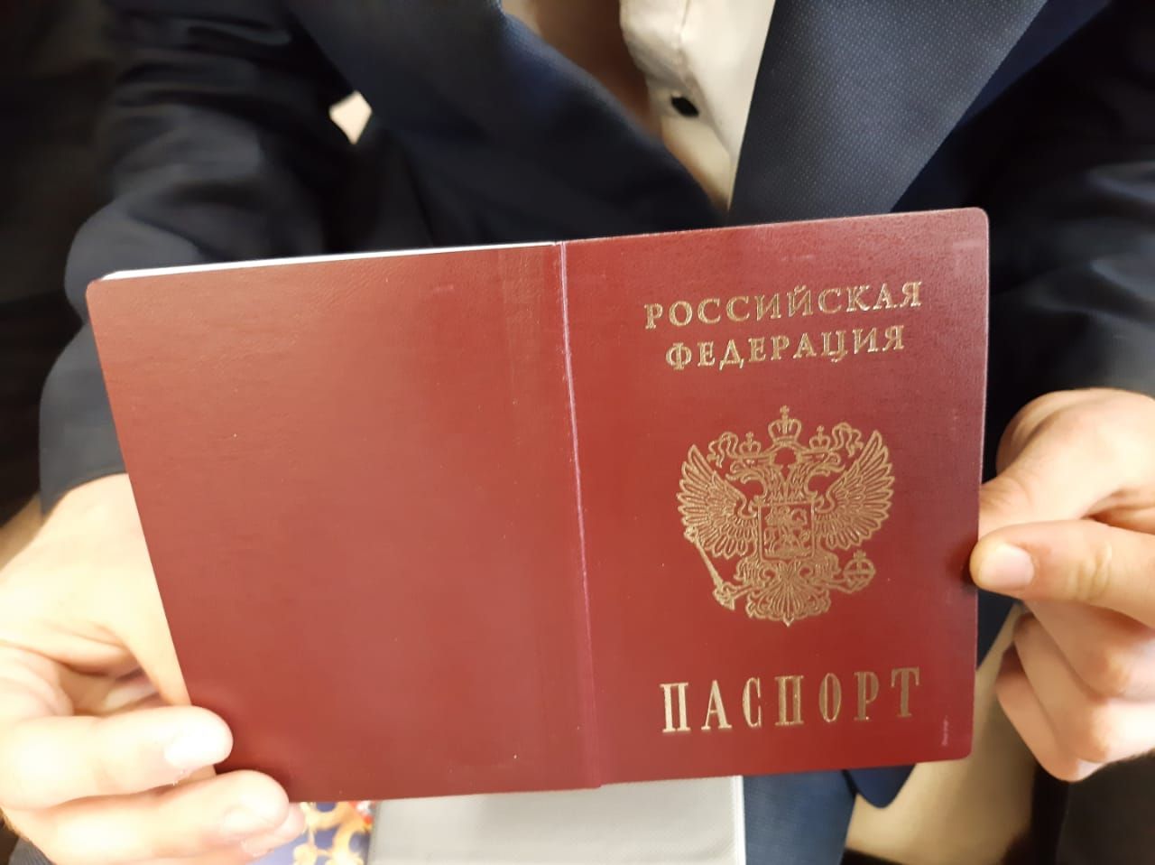 В Азнакаево ко Дню местного самоуправления 16 подростков получили паспорта
