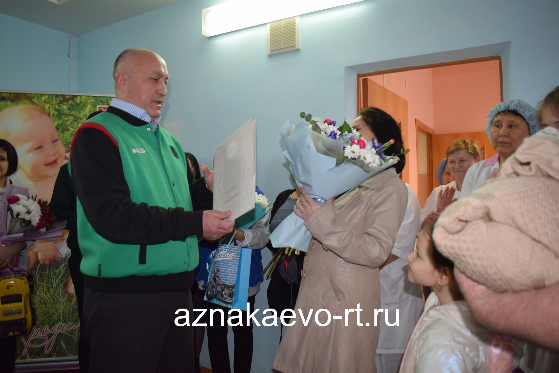 Глава Азнакаевского района Марсель Шайдуллин разделил радость семьи Сабирзяновых