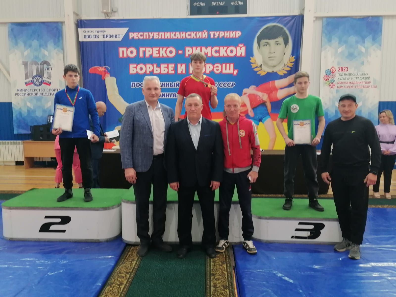 Азнакай көрәшчесе республика турнирында җиңде
