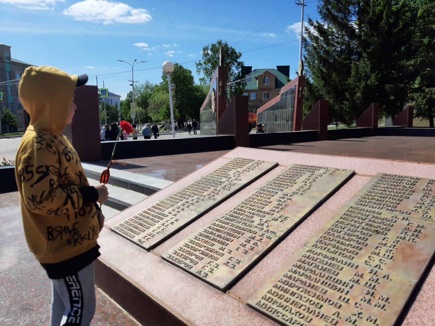 В Азнакаево празднуют День Победы