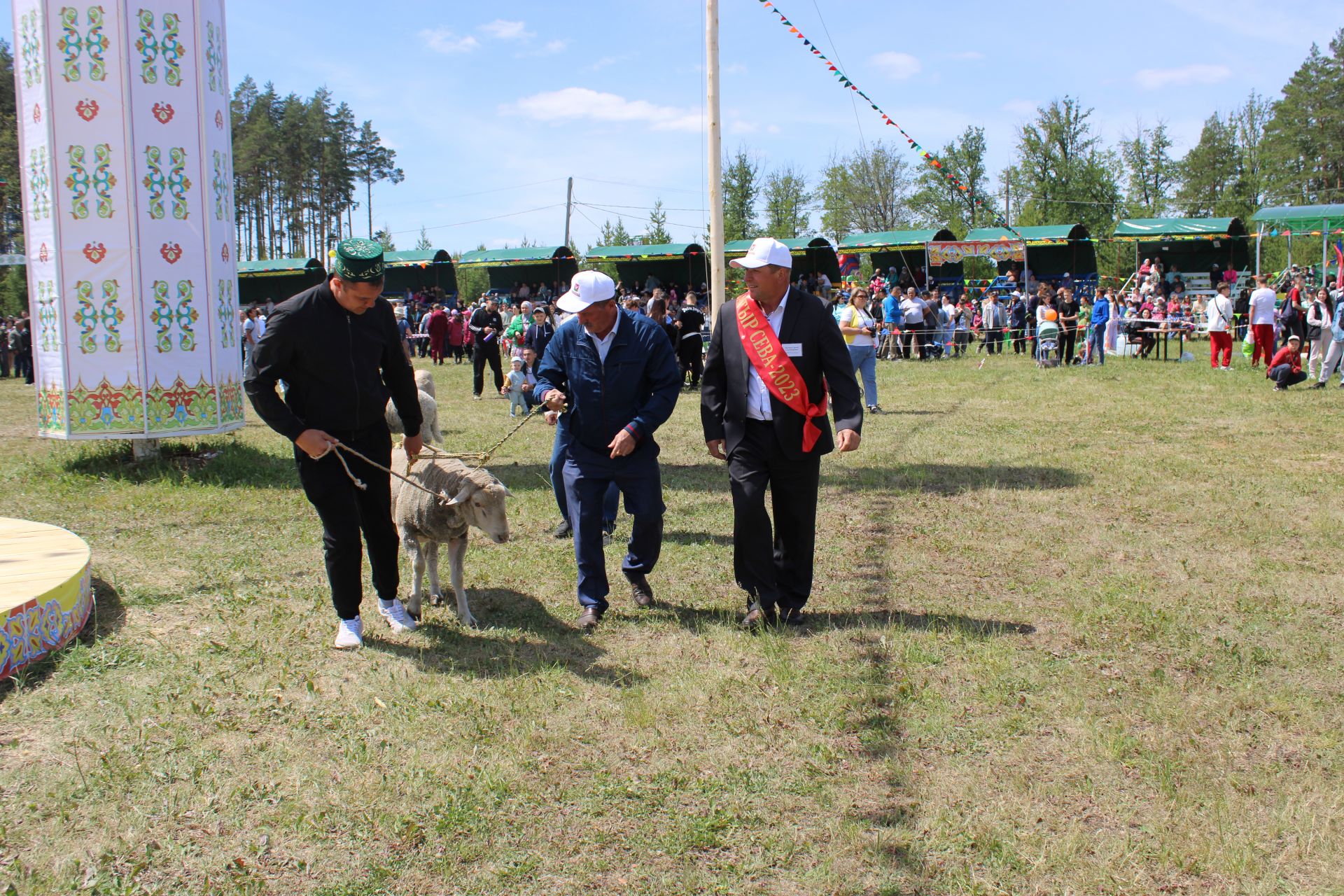 В Азнакаево ярко и зрелищно отпраздновали Сабантуй