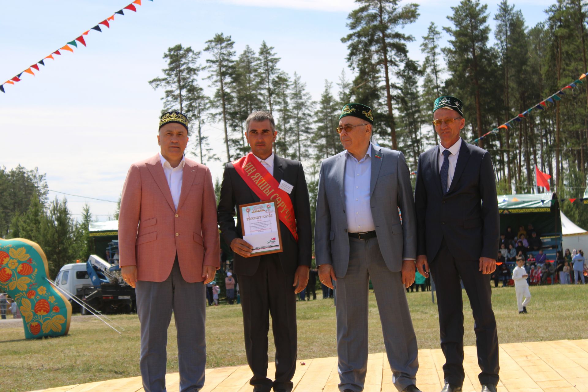 В Азнакаево ярко и зрелищно отпраздновали Сабантуй