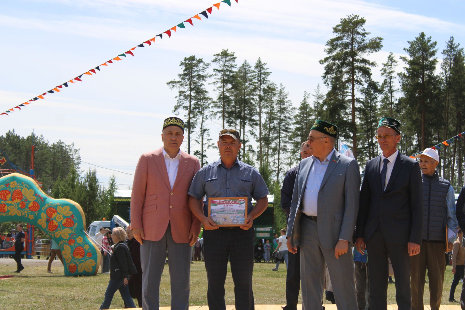 В Азнакаево ярко и зрелищно отпраздновали Сабантуй