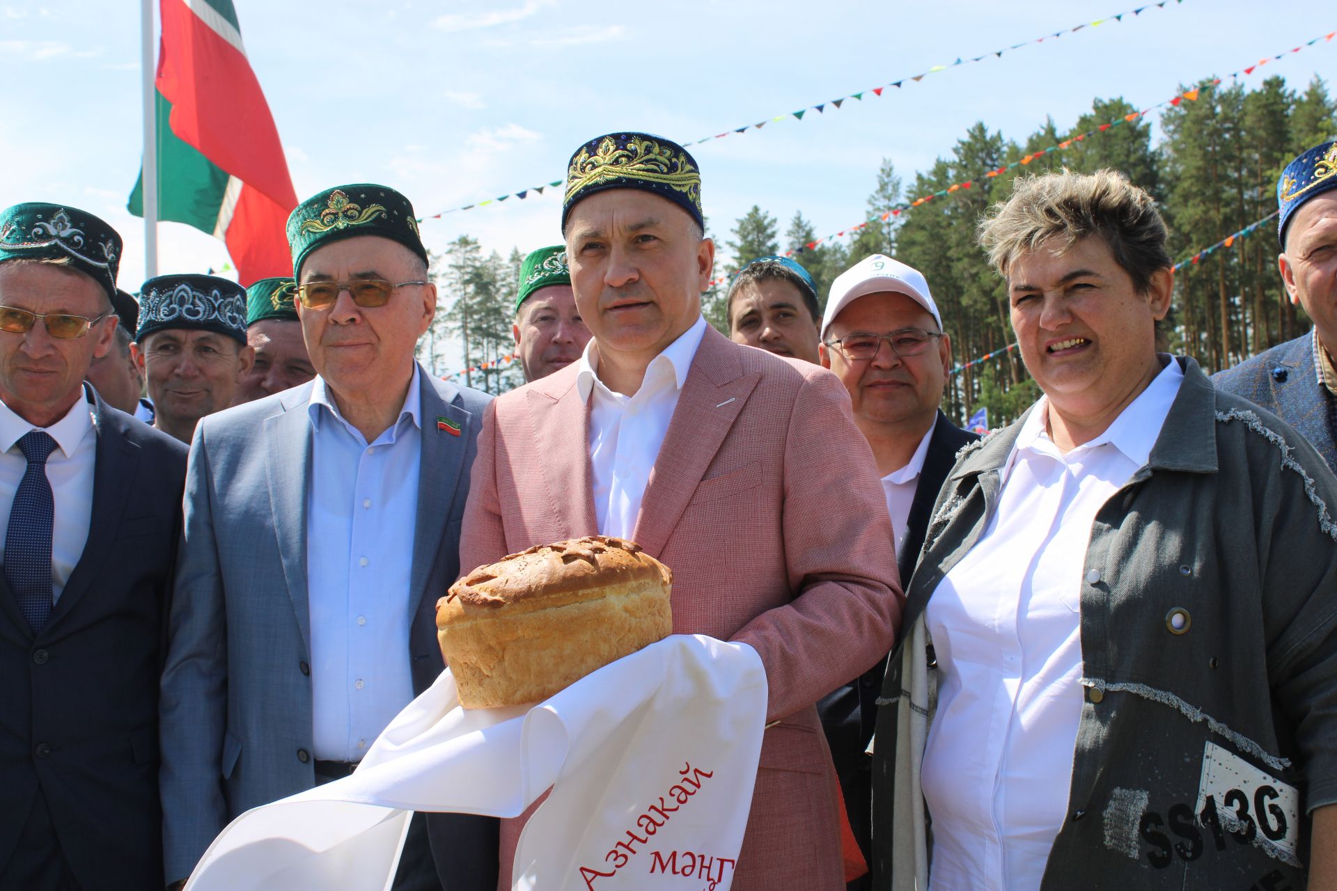 В Азнакаево ярко и зрелищно отпраздновали Сабантуй