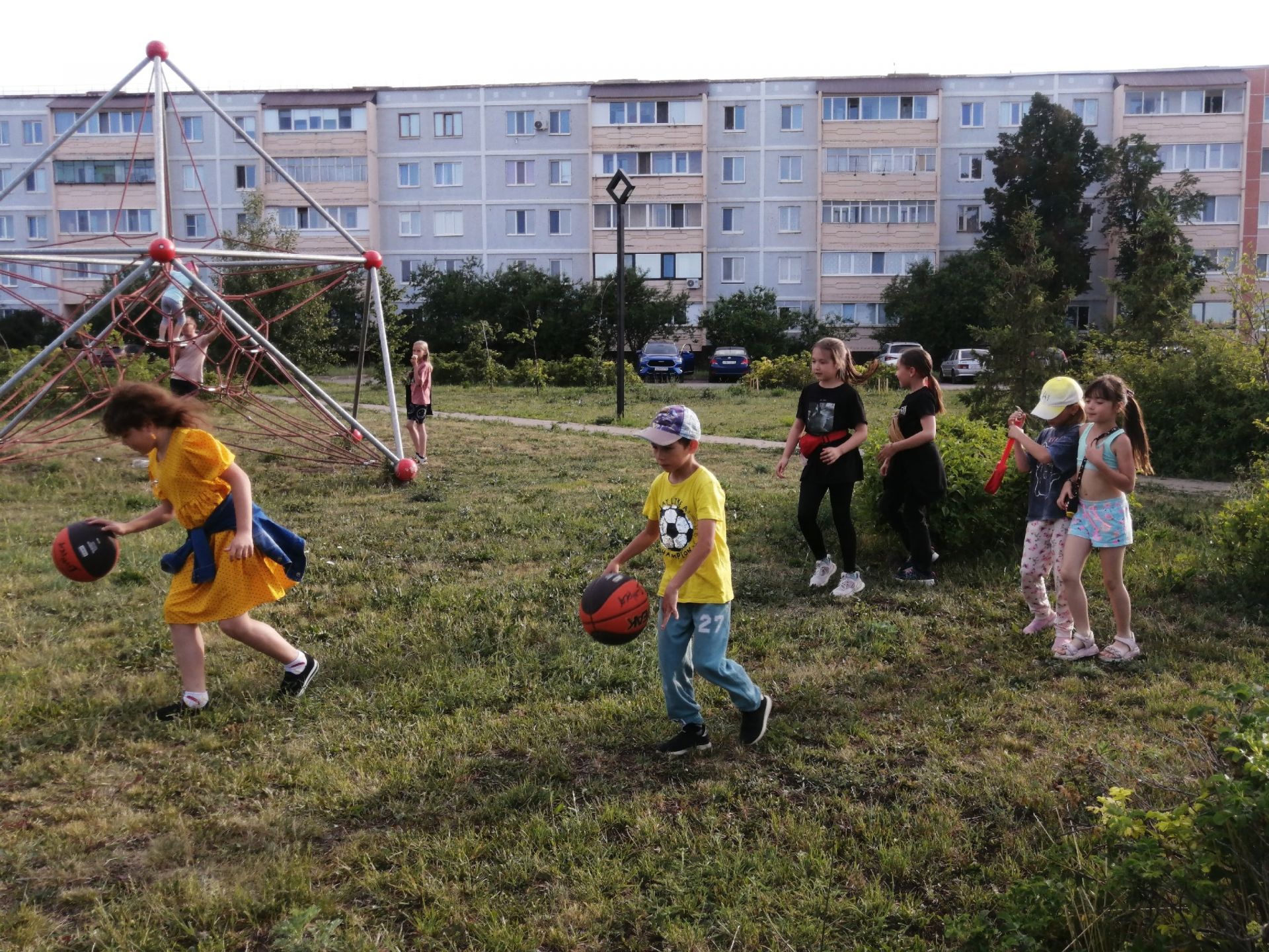 В Азнакаево дети соревнуются в ловкости, смекалке и быстроте