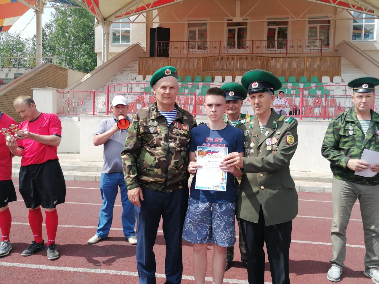 В Азнакаево прошел турнир по футболу среди школьных команд