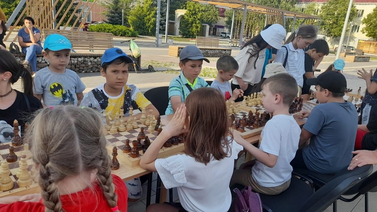 В Азнакаево состоялся турнир для любителей шахмат всех возрастов