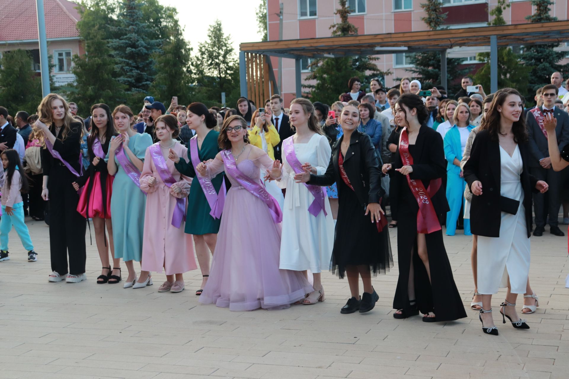 В Азнакаево прошел районный выпускной вечер
