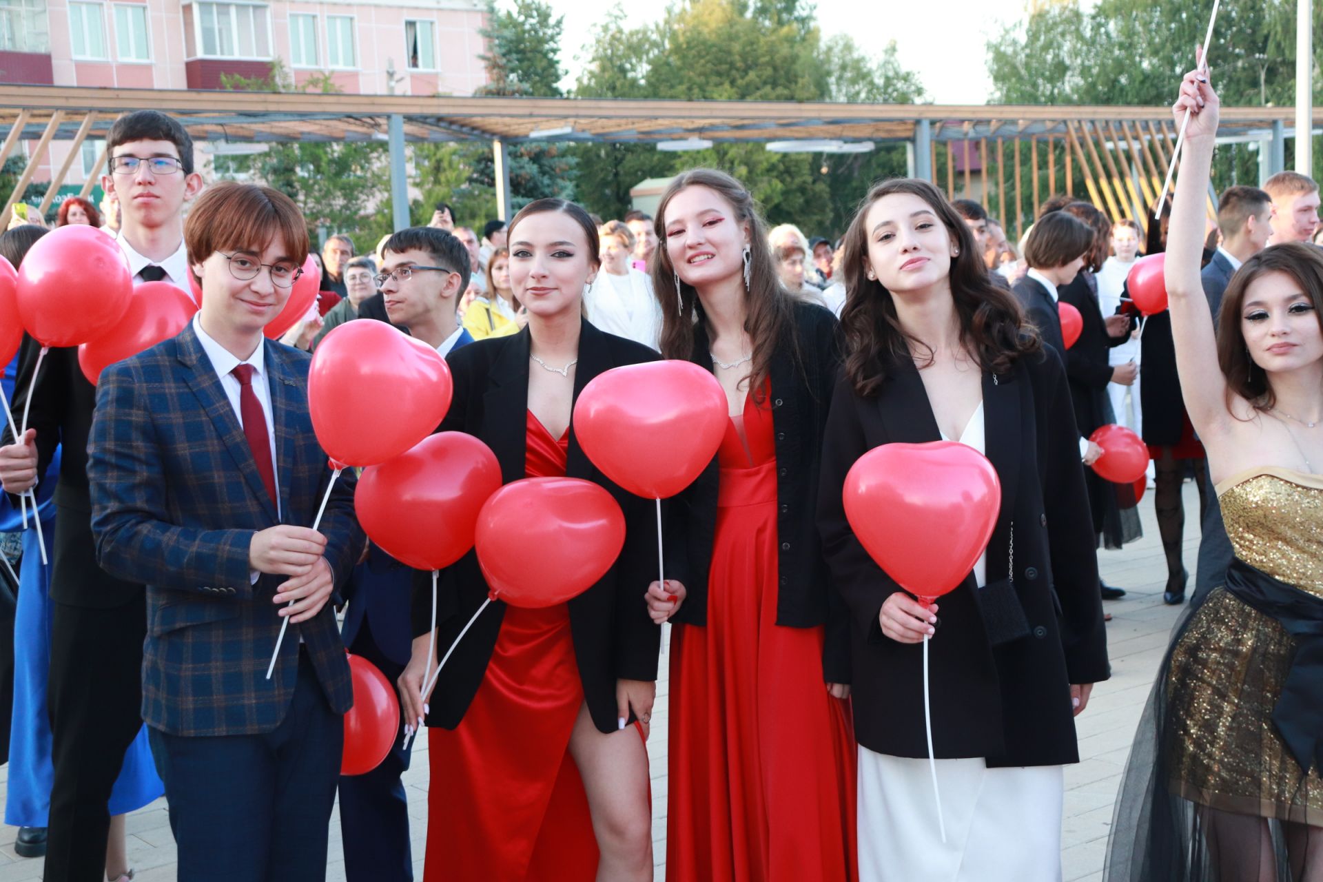 В Азнакаево прошел районный выпускной вечер