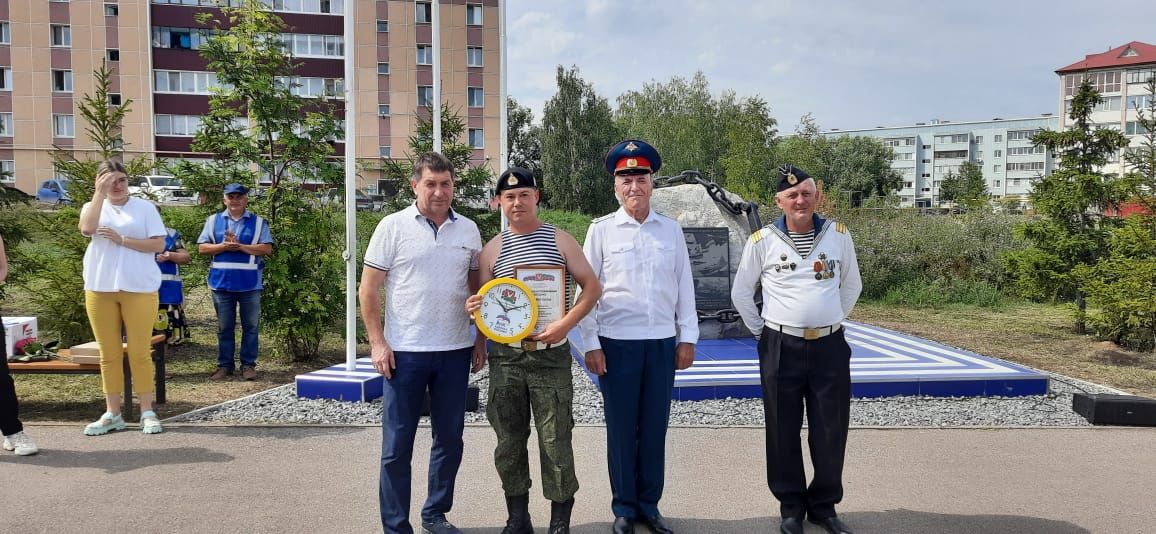 В Азнакаево военные моряки отметили свой праздник