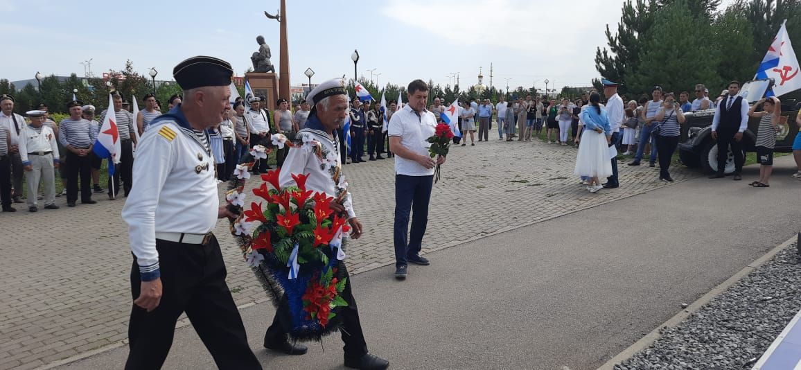 В Азнакаево военные моряки отметили свой праздник