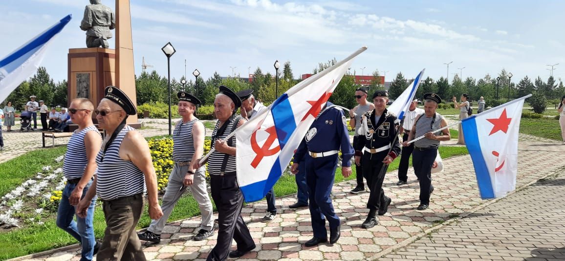 В Азнакаево военные моряки отметили свой праздник