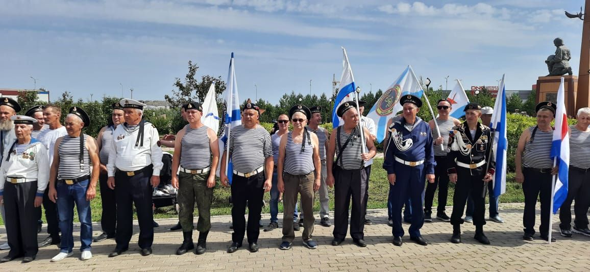 В Азнакаево военные моряки отметили свой праздник