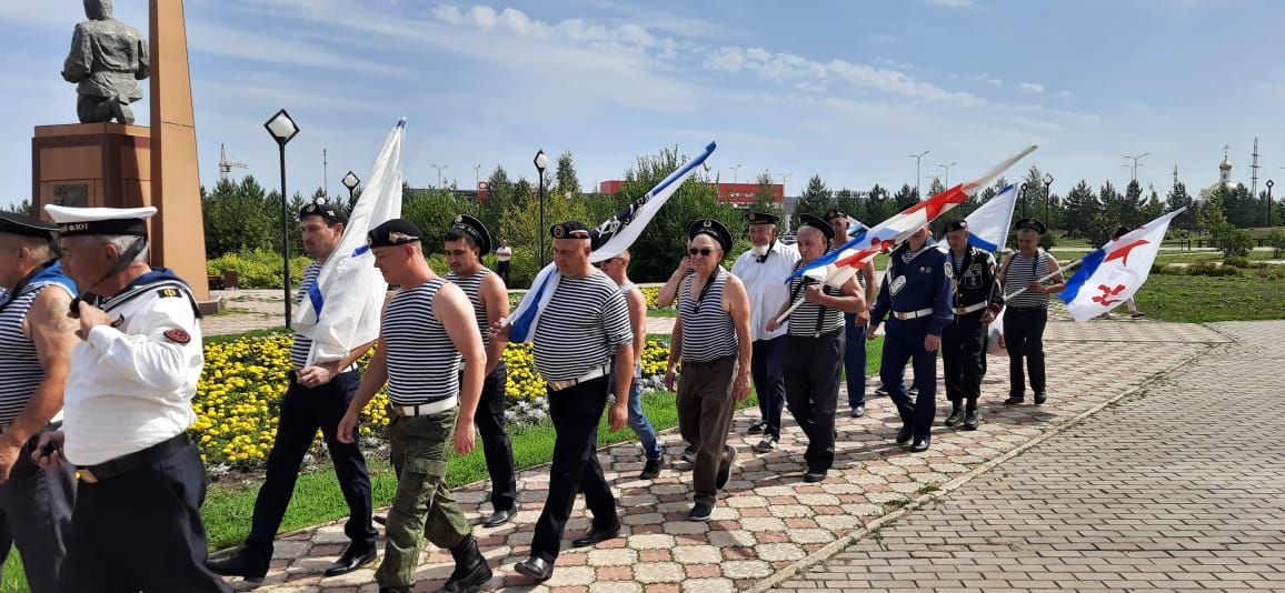 В Азнакаево военные моряки отметили свой праздник