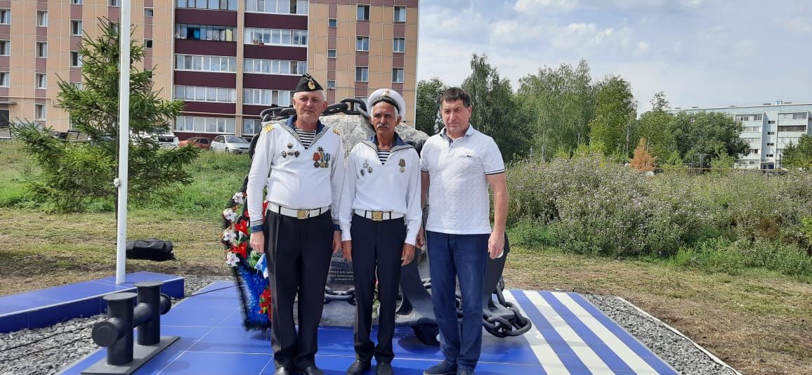 В Азнакаево военные моряки отметили свой праздник