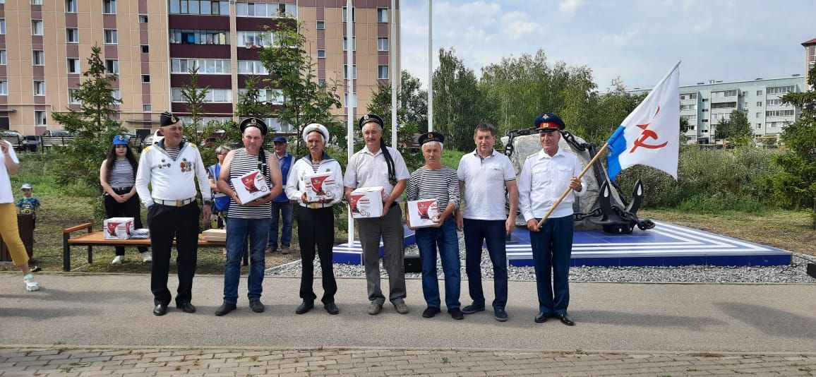 В Азнакаево военные моряки отметили свой праздник