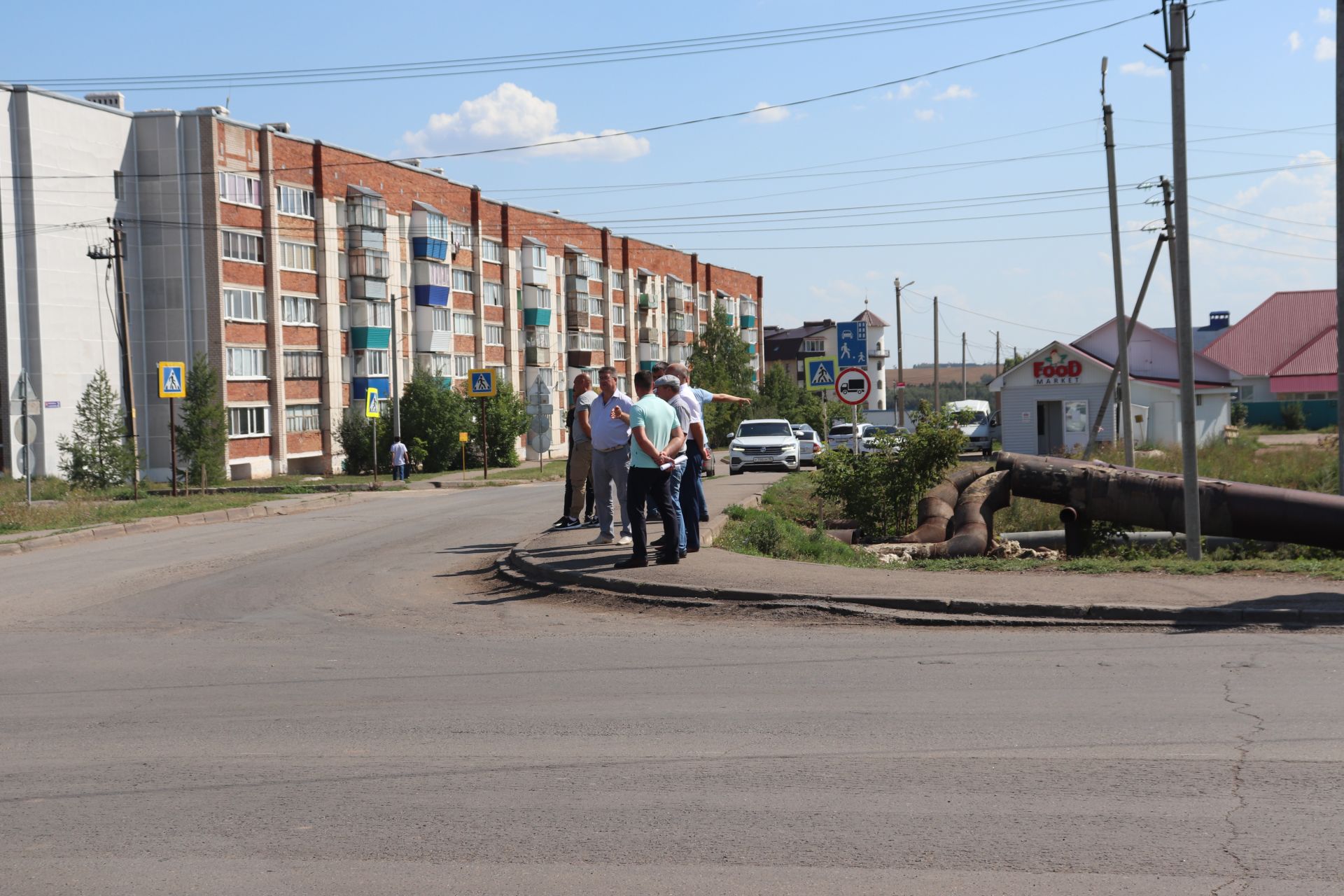В микрорайоне Шайхутдинова Азнакаево расширяют проезжую часть