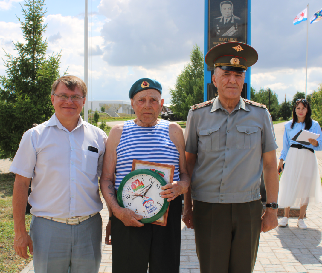 В Азнакаево отпраздновали День Воздушно-десантных войск