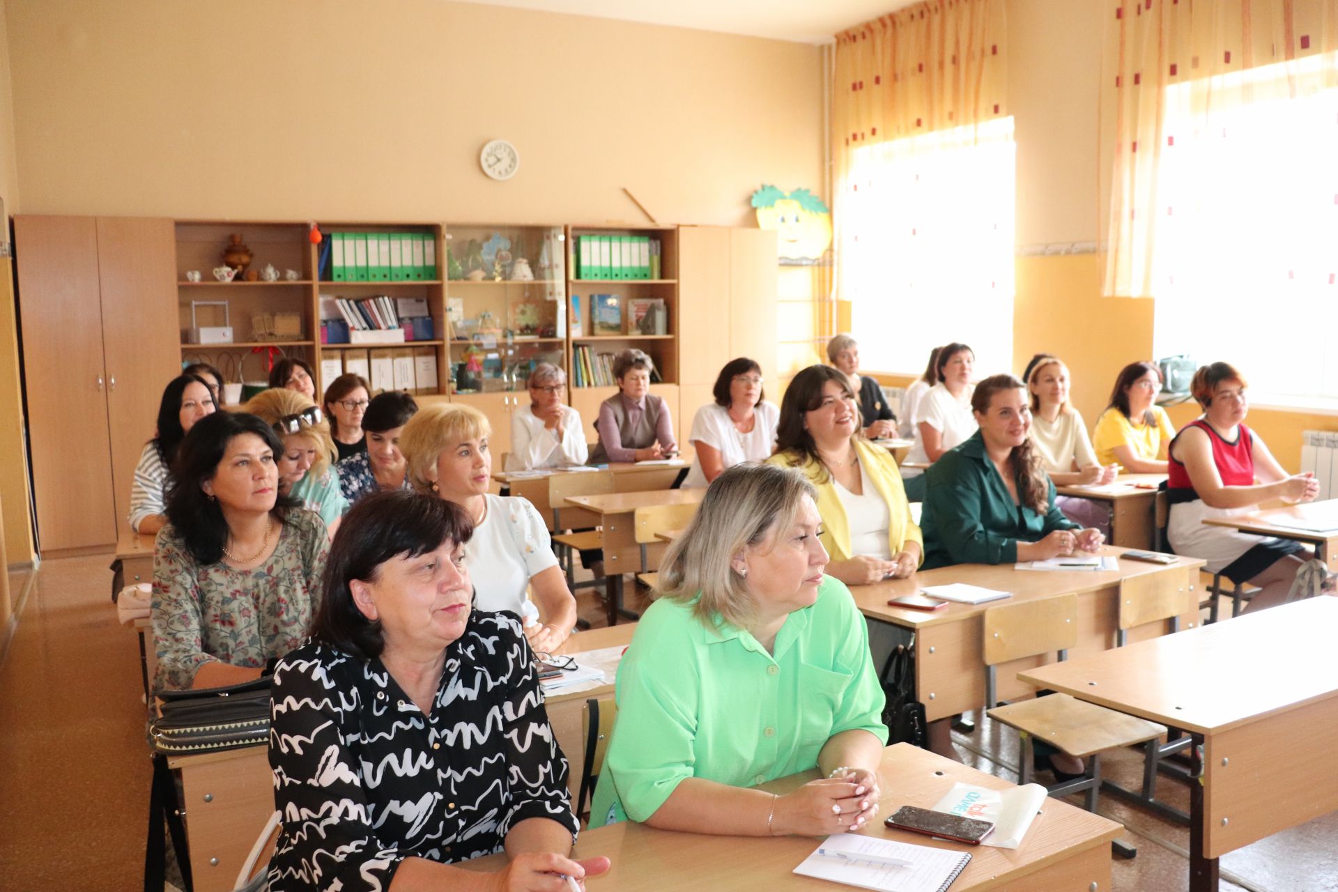 Азнакай педагогларын уңышлы укыту серләренә өйрәттеләр