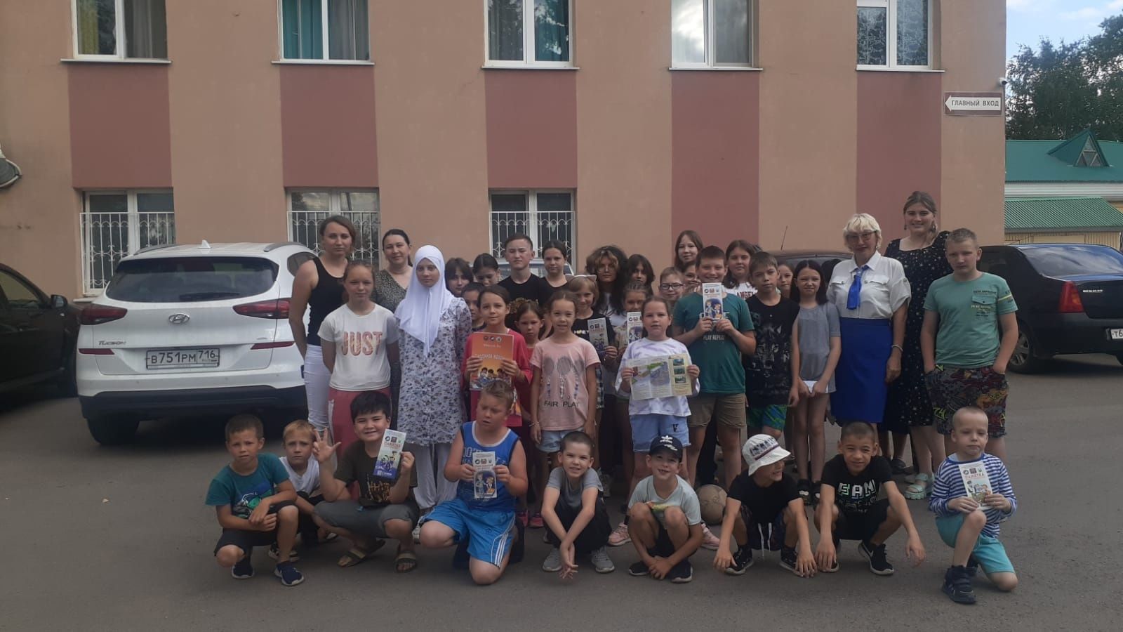 В Азнакаево детям напоминают о правилах поведения на дороге во время каникул