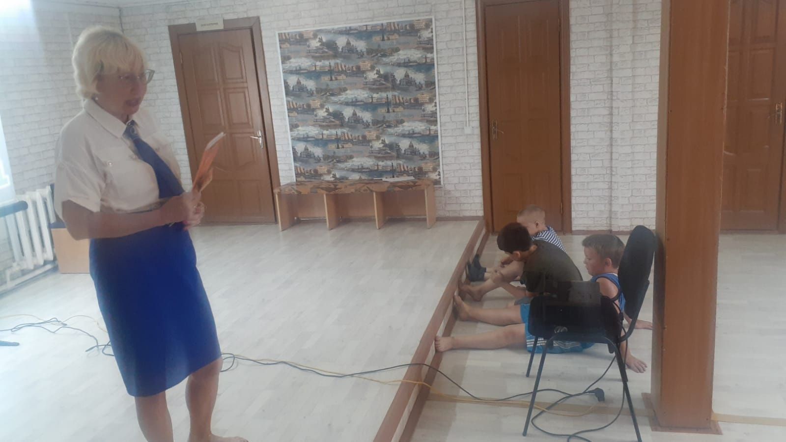 В Азнакаево детям напоминают о правилах поведения на дороге во время каникул