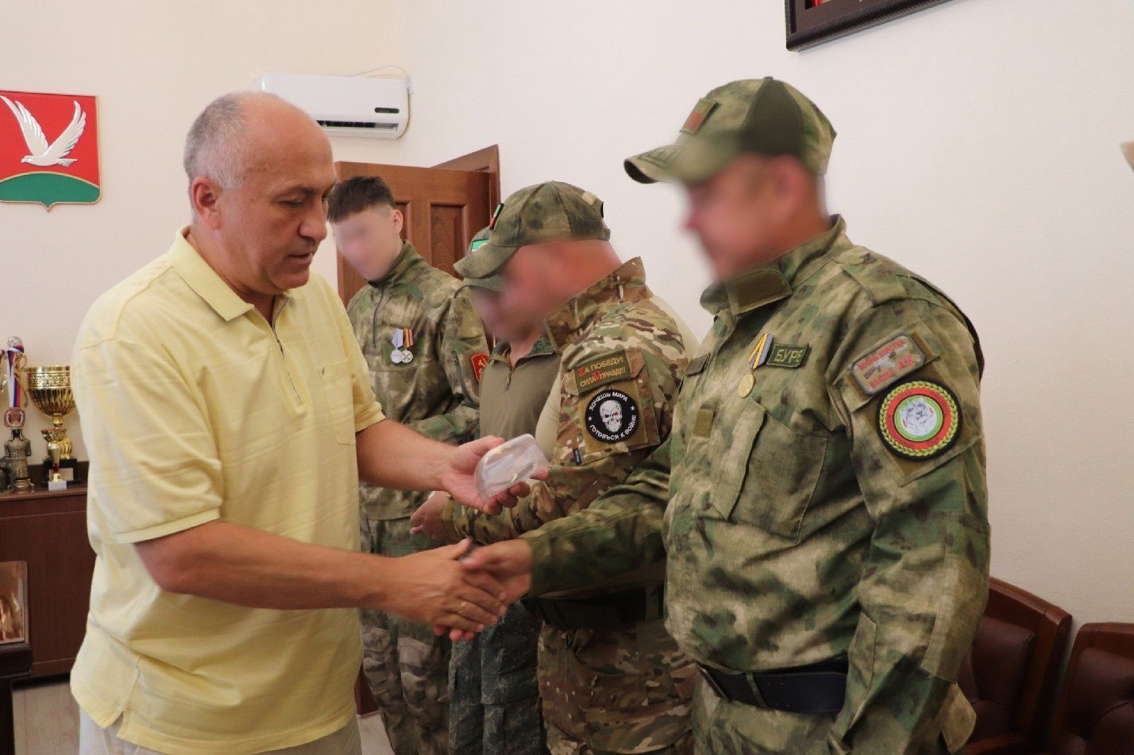 Азнакайда район башлыгы ялдагы солдатлар белән очрашты