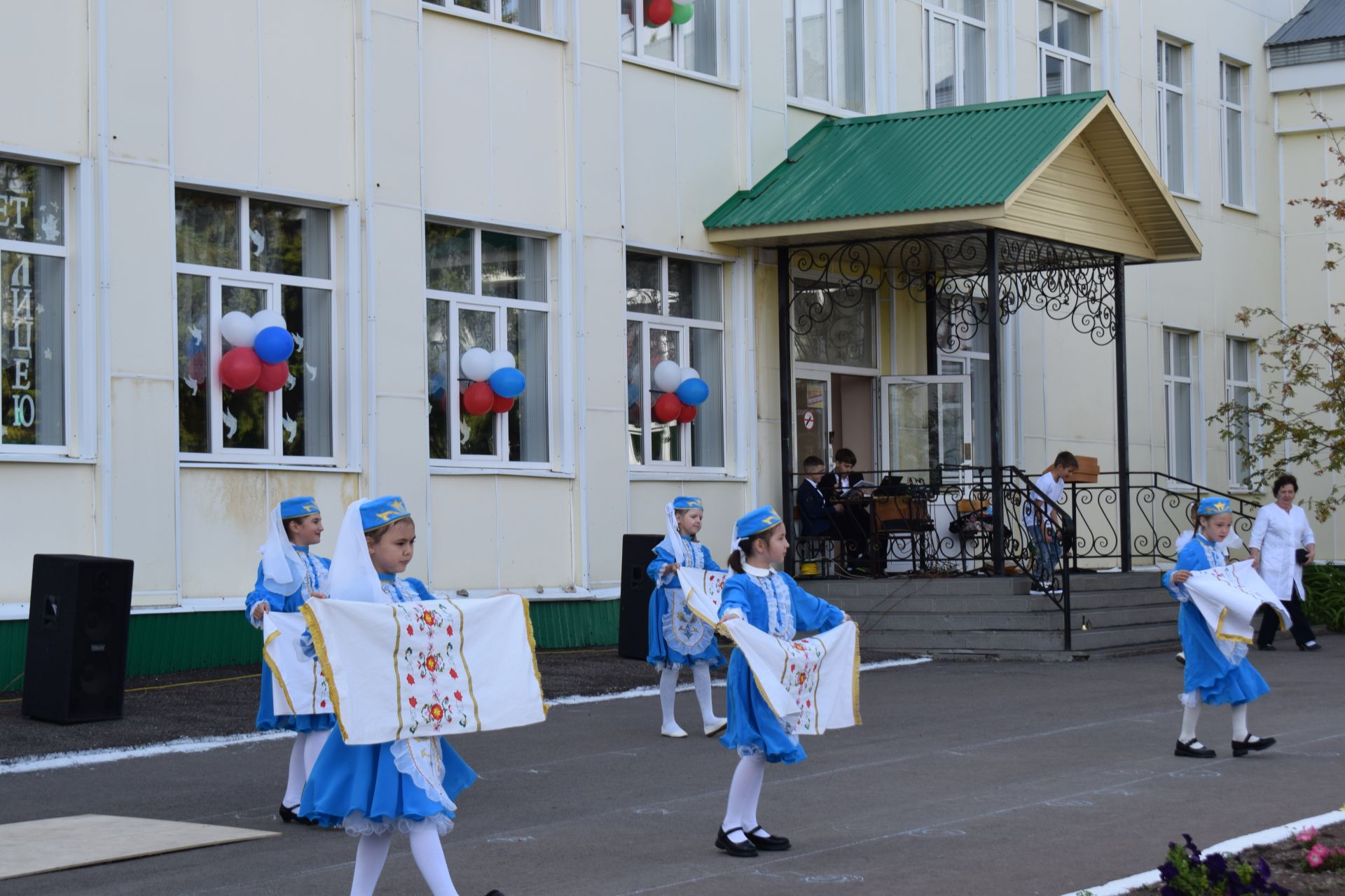 Азнакай лицеена Белем көнендә Федя дәдәй белән дуслары килде