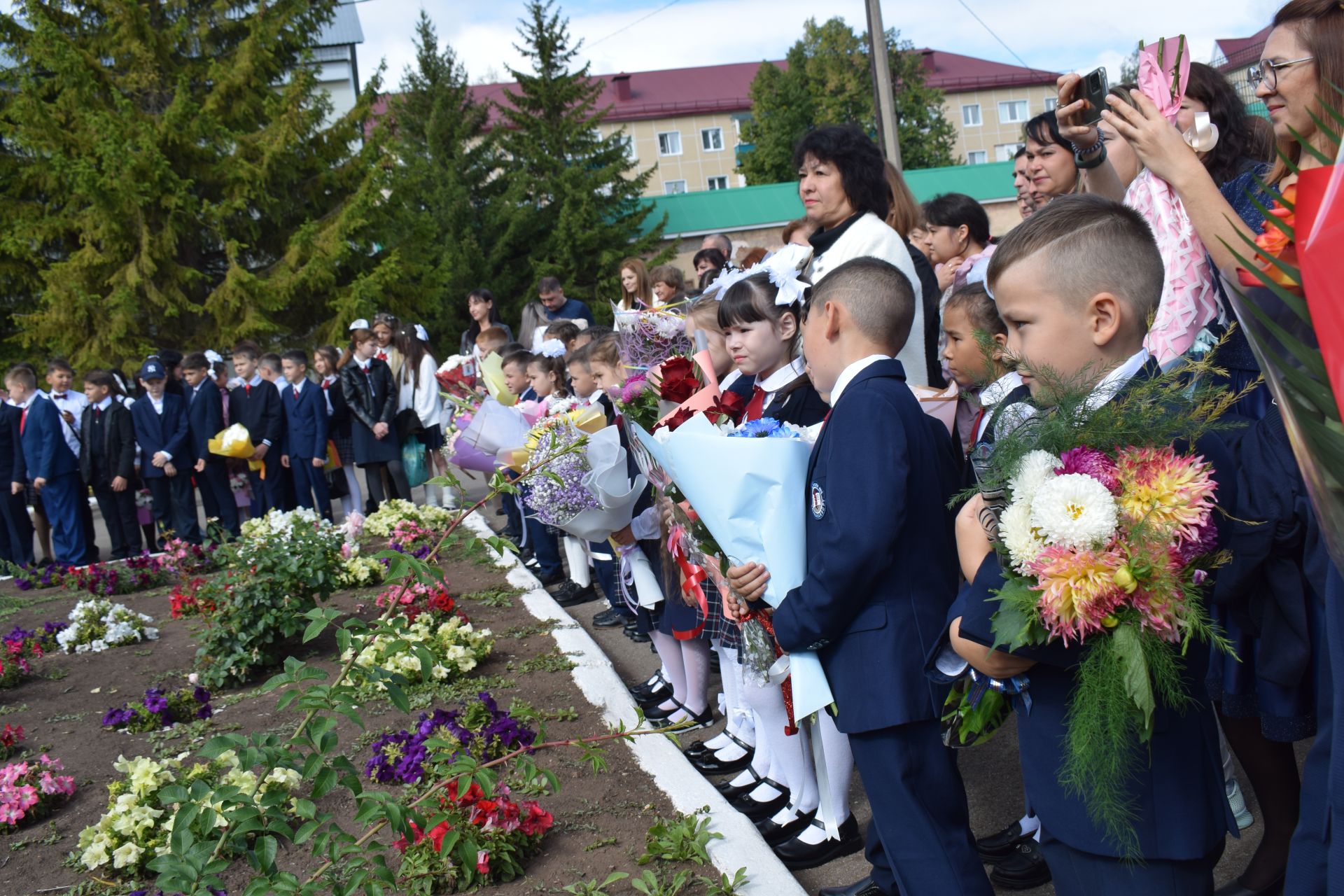 Азнакай лицеена Белем көнендә Федя дәдәй белән дуслары килде