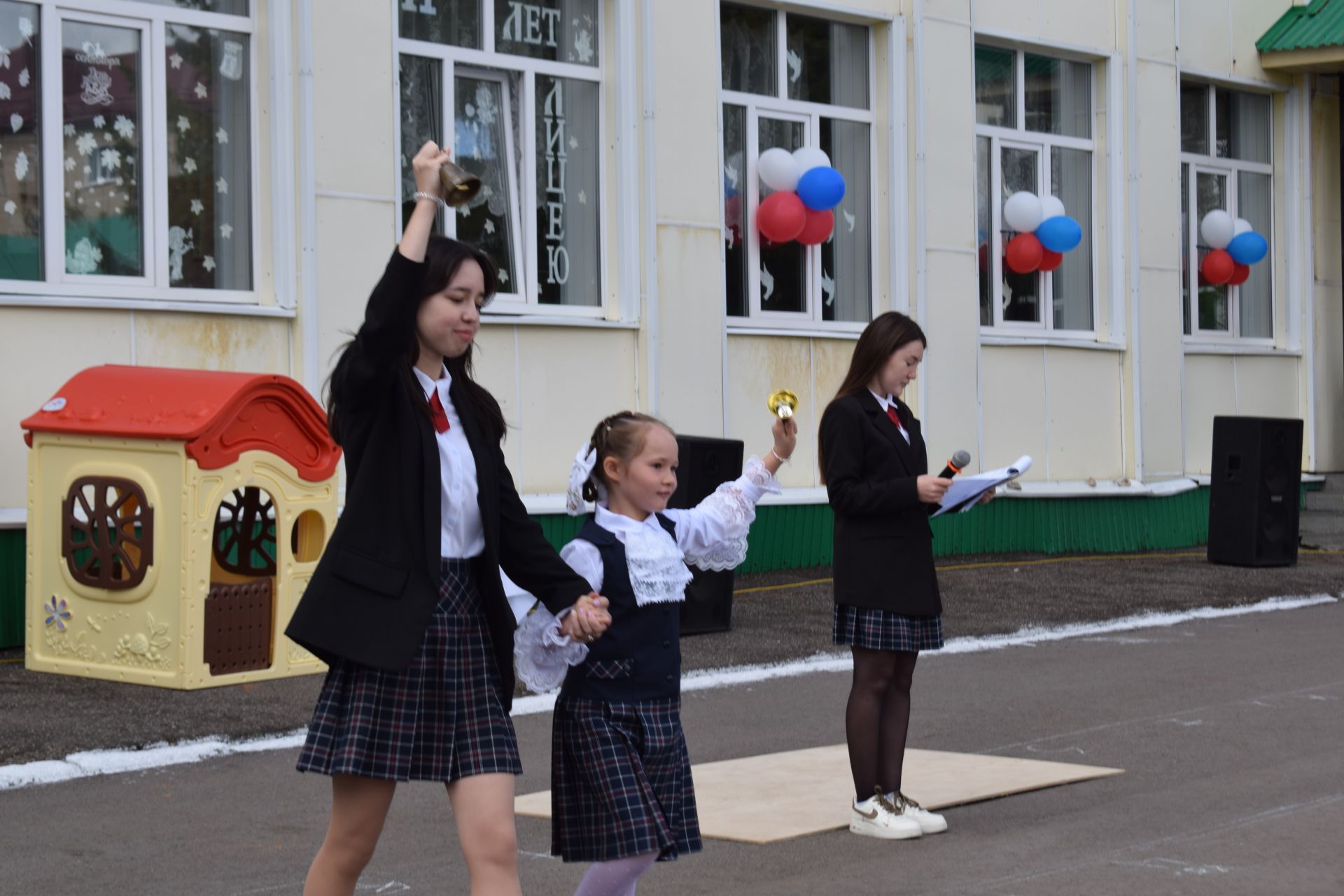 Азнакай лицеена Белем көнендә Федя дәдәй белән дуслары килде