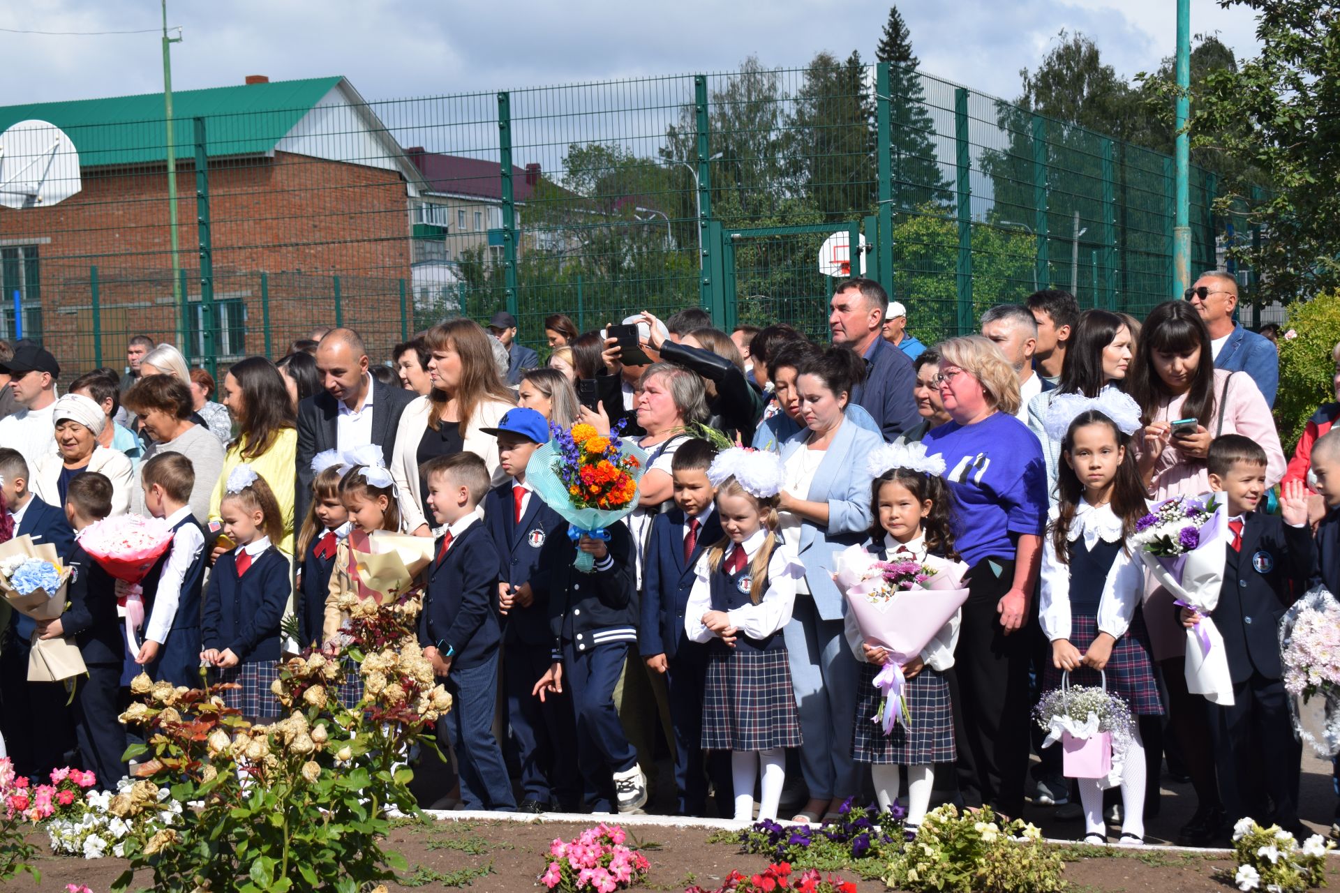 Азнакай лицеена Белем көнендә Федя дәдәй белән дуслары килде