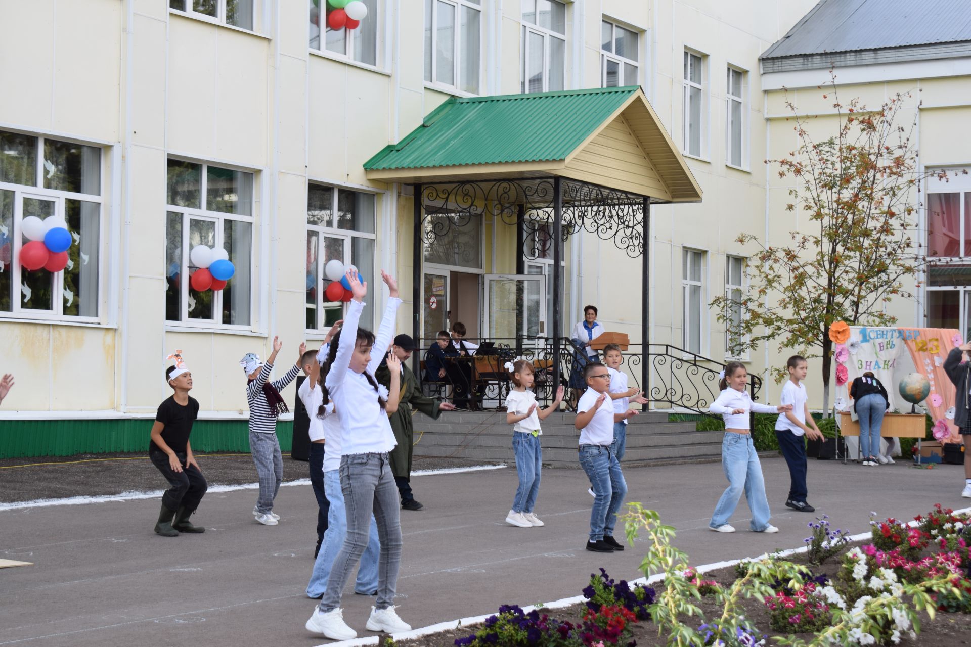 Азнакай лицеена Белем көнендә Федя дәдәй белән дуслары килде